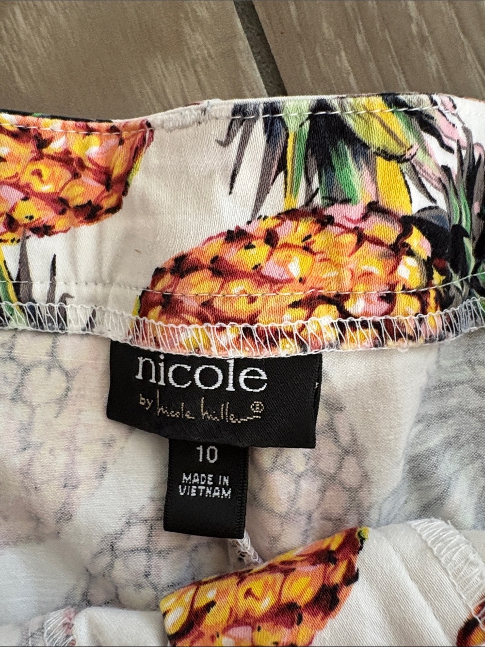 Nicole Miller lightweight cotton Pineapple Print Women’s Summer Shorts Size 10 - Picture 2 of 7